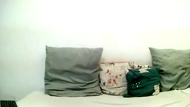 BrunetteNaomi8 online show from May 8, 2026, 10:31 am