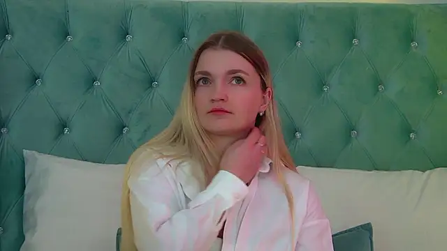 AnnyRaii online show from March 18, 2026, 6:05 am