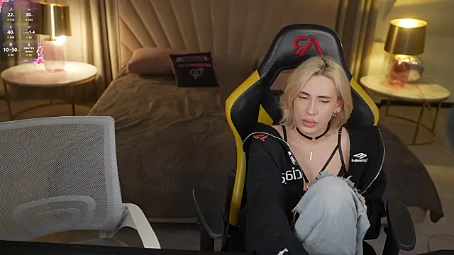 Kara cat online show from March 17, 2026, 3:48 pm