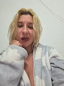 KaylinJan online show from June 30, 2026, 6:31 pm