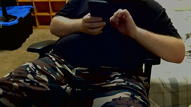 DADDYSOTHICK online show from August 5, 2026, 9:34 am