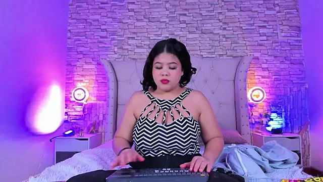 Amanda Mooree online show from March 21, 2026, 4:17 am