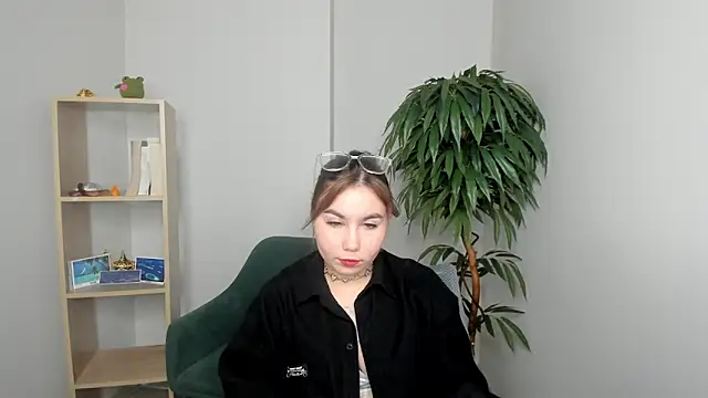 Snapshot of LaneUmanzor chatting on November 19, 2025, 10:37 am LaneUmanzor online show from November 19, 2025, 10:37 am