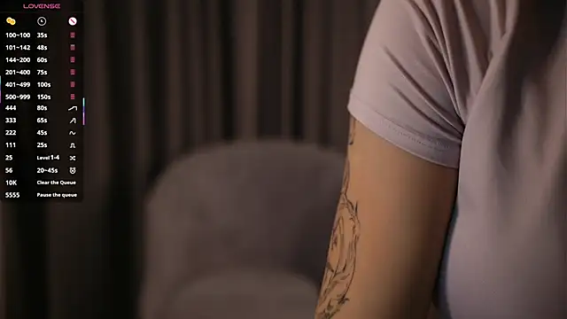 CarleeHake online show from December 4, 2025, 1:15 am