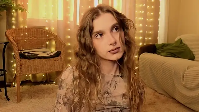 RozanneJordan online show from June 12, 2026, 6:29 pm