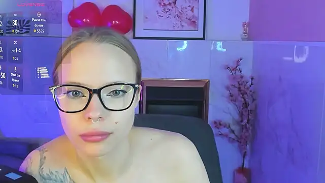 lucy loy online show from February 8, 2026, 3:32 am