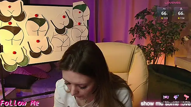 Ursula Andres online show from April 28, 2026, 1:04 am