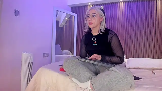 GabyRose9 online show from April 22, 2026, 7:37 pm