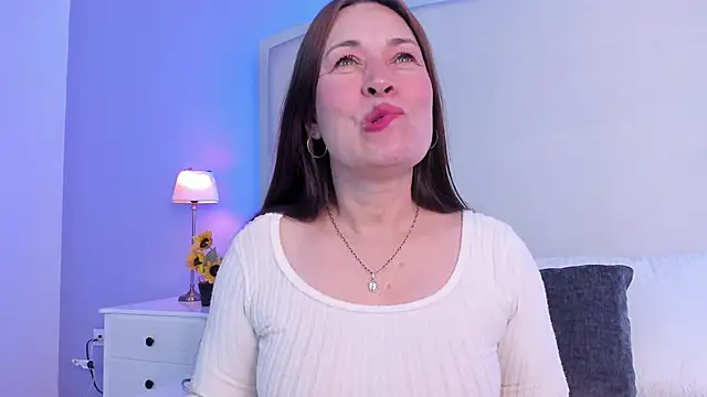 Snapshot of helen_larkin chatting on February 24, 2026, 7:34 pm helen larkin online show from February 24, 2026, 7:34 pm