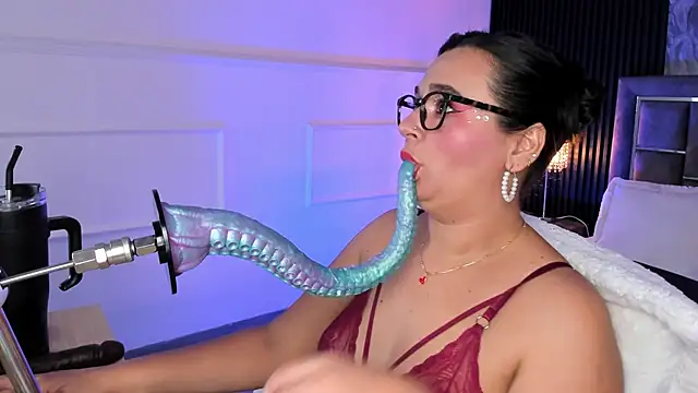 Sienarosewood online show from June 19, 2026, 4:17 am