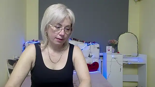 LaurenWishy online show from April 28, 2026, 2:27 am
