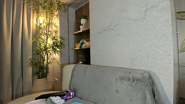 IsabelaStefano online show from May 26, 2026, 3:13 am