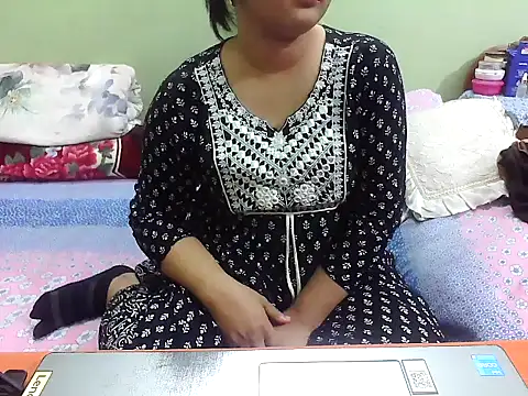 Snapshot of TwinRose2000 chatting on January 6, 2026, 4:43 pm TwinRose2000 online show from January 6, 2026, 4:43 pm