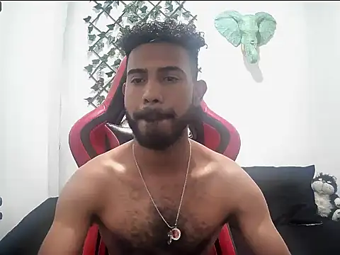 alberthot11 online show from November 24, 2025, 9:47 pm