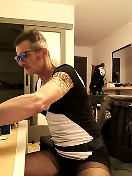 xelyber online show from April 17, 2026, 2:58 am