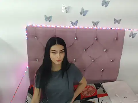 Isardrigue02 online show from November 25, 2025, 3:17 am