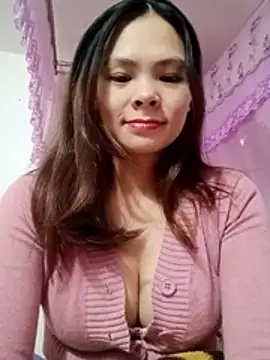 quynhquynh  online show from January 12, 2026, 2:06 am