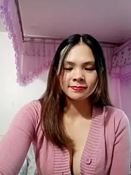 quynhquynh  online show from January 18, 2026, 2:04 am