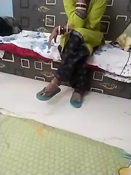 Snapshot of Rajni_hotsexy chatting on November 19, 2025, 8:14 am Rajni hotsexy online show from November 19, 2025, 8:14 am