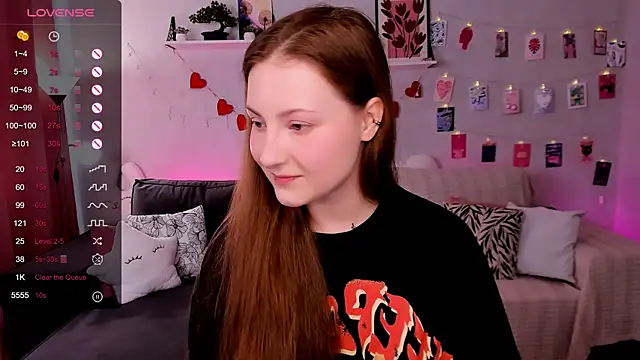 Snapshot of velvet_cherry_ chatting on April 25, 2026, 7:55 am velvet cherry online show from April 25, 2026, 7:55 am