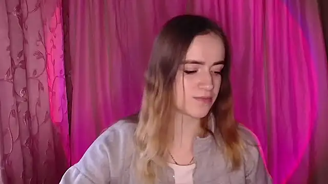 Illa May online show from December 19, 2025, 8:21 am