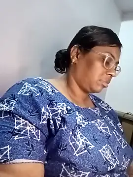 Riya-mallus online show from November 28, 2025, 7:49 pm