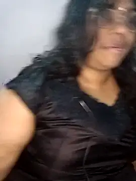 Riya-mallus online show from December 2, 2025, 4:02 pm