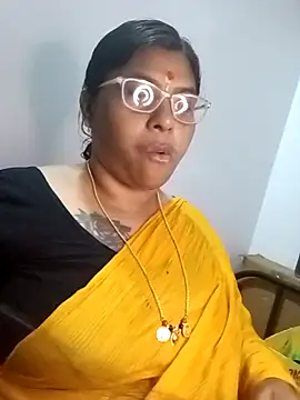 Riya-mallus online show from December 18, 2025, 4:02 pm