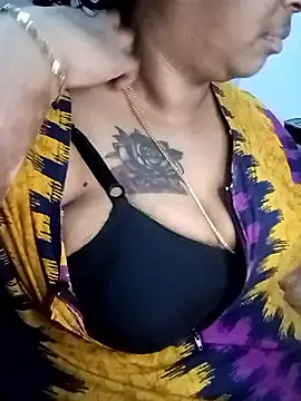 Riya-mallus online show from December 22, 2025, 11:40 am