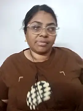 Riya-mallus online show from February 5, 2026, 5:06 pm