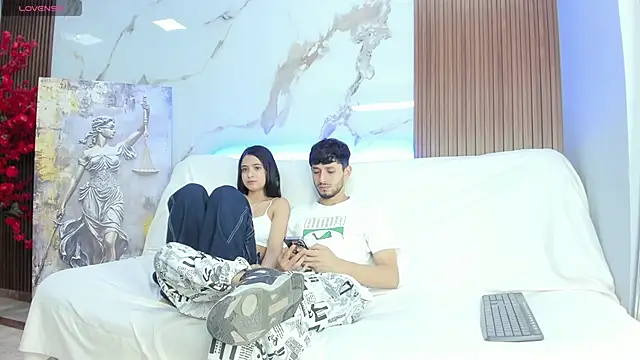 Snapshot of dracke_and_zara chatting on June 5, 2026, 12:33 pm dracke and zara online show from June 5, 2026, 12:33 pm