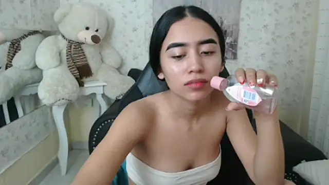 xoxo melany online show from May 11, 2026, 2:45 pm