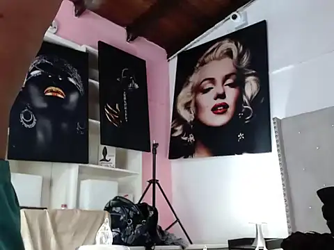 crissex3 online show from February 16, 2026, 2:13 pm