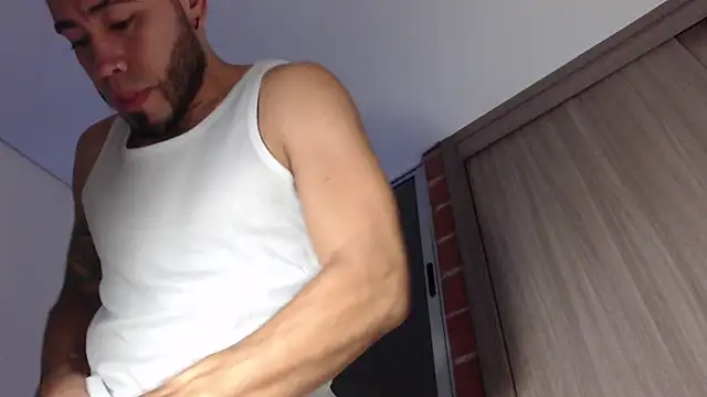 MikeSantoss1 online show from December 18, 2025, 1:11 am