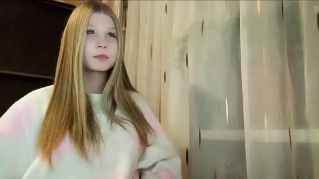 MilliLiss online show from December 14, 2025, 1:27 pm