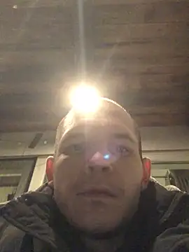 Spielzeugtwink online show from December 4, 2025, 10:40 pm