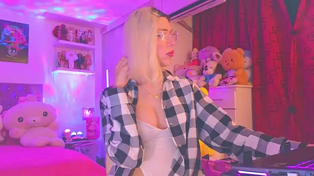 MadamBarbiee online show from November 28, 2025, 11:07 pm