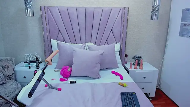 Snapshot of ViolettFrosst chatting on November 20, 2025, 6:07 pm ViolettFrosst online show from November 20, 2025, 6:07 pm