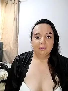 Ivonne 17 online show from November 20, 2025, 5:23 pm