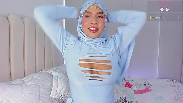 Amira-Zahra online show from March 17, 2026, 6:33 pm