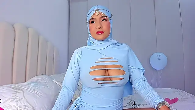 Snapshot of Amira-Zahra chatting on April 22, 2026, 10:11 pm Amira-Zahra online show from April 22, 2026, 10:11 pm