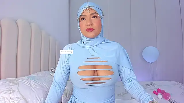 Snapshot of Amira-Zahra chatting on April 25, 2026, 10:07 pm Amira-Zahra online show from April 25, 2026, 10:07 pm