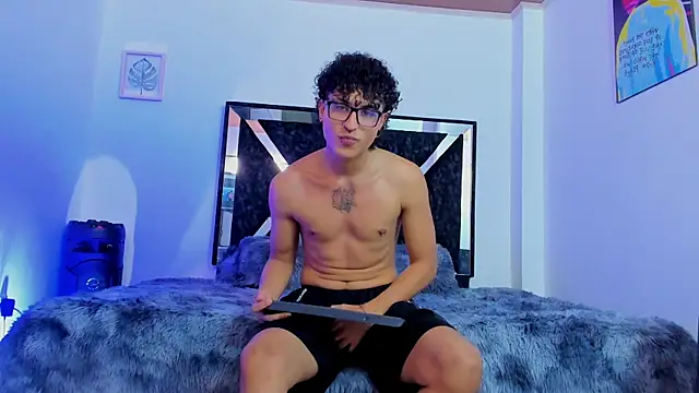 Snapshot of eliasferragamo chatting on November 27, 2025, 8:11 pm eliasferragamo online show from November 27, 2025, 8:11 pm