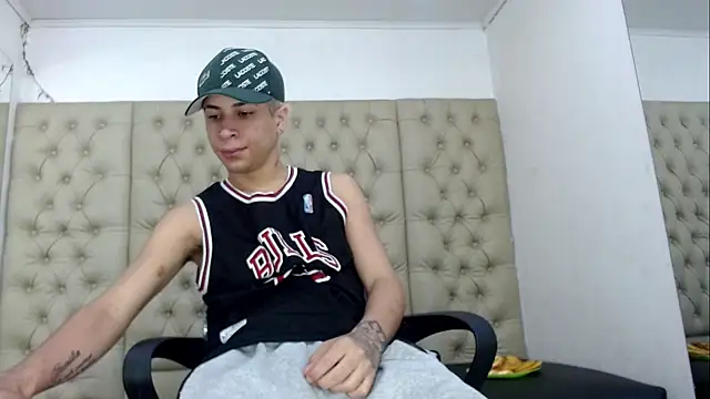 HollmanFronsh online show from December 15, 2025, 2:49 am