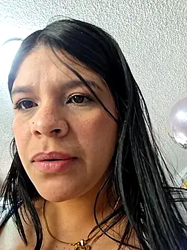 Layla-daring online show from December 18, 2025, 7:09 pm