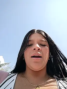 Layla-daring online show from March 1, 2026, 7:16 pm