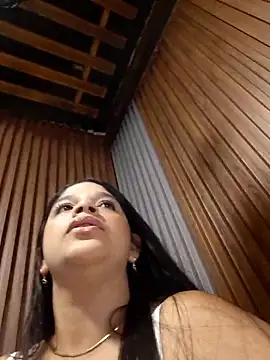 Layla-daring online show from June 9, 2026, 5:57 pm