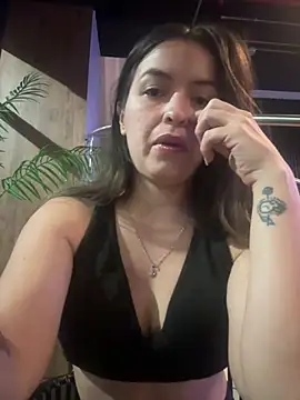 Snapshot of Little__Danni1 chatting on April 29, 2026, 12:27 am Little Danni1 online show from April 29, 2026, 12:27 am