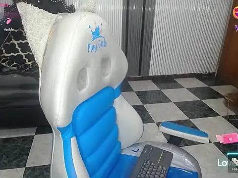 Snapshot of babyschoolgiirl chatting on December 21, 2025, 2:08 am babyschoolgiirl online show from December 21, 2025, 2:08 am