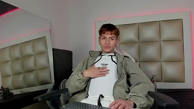 Snapshot of damian_js chatting on November 20, 2025, 4:12 am damian js online show from November 20, 2025, 4:12 am